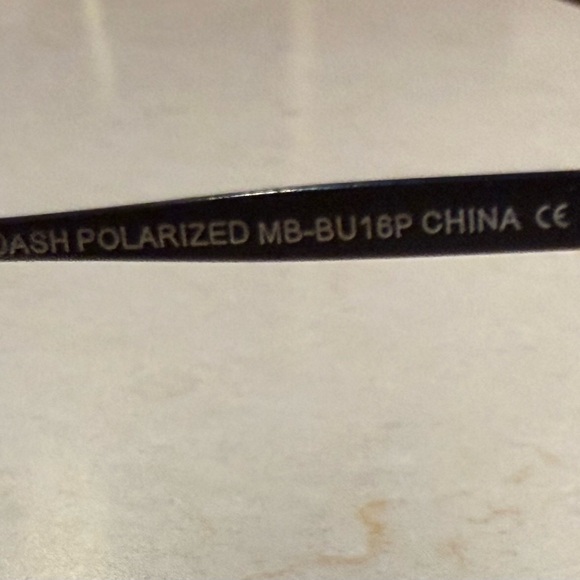 Diff eyewear polarized women’s sunglasses with case - Picture 5 of 5